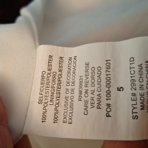 Sequin Heart White Lace W/ Cap Sleeves&Keyhole Back.     Size 5 - Picture 8 of 8